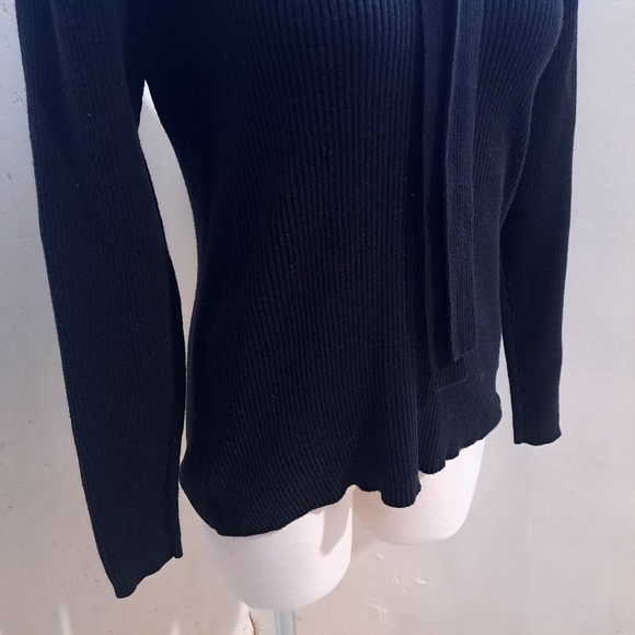 Denver hayes | Black long sleeved Ribbed Knit Sweater with Tie Detail - Picture 3 of 8